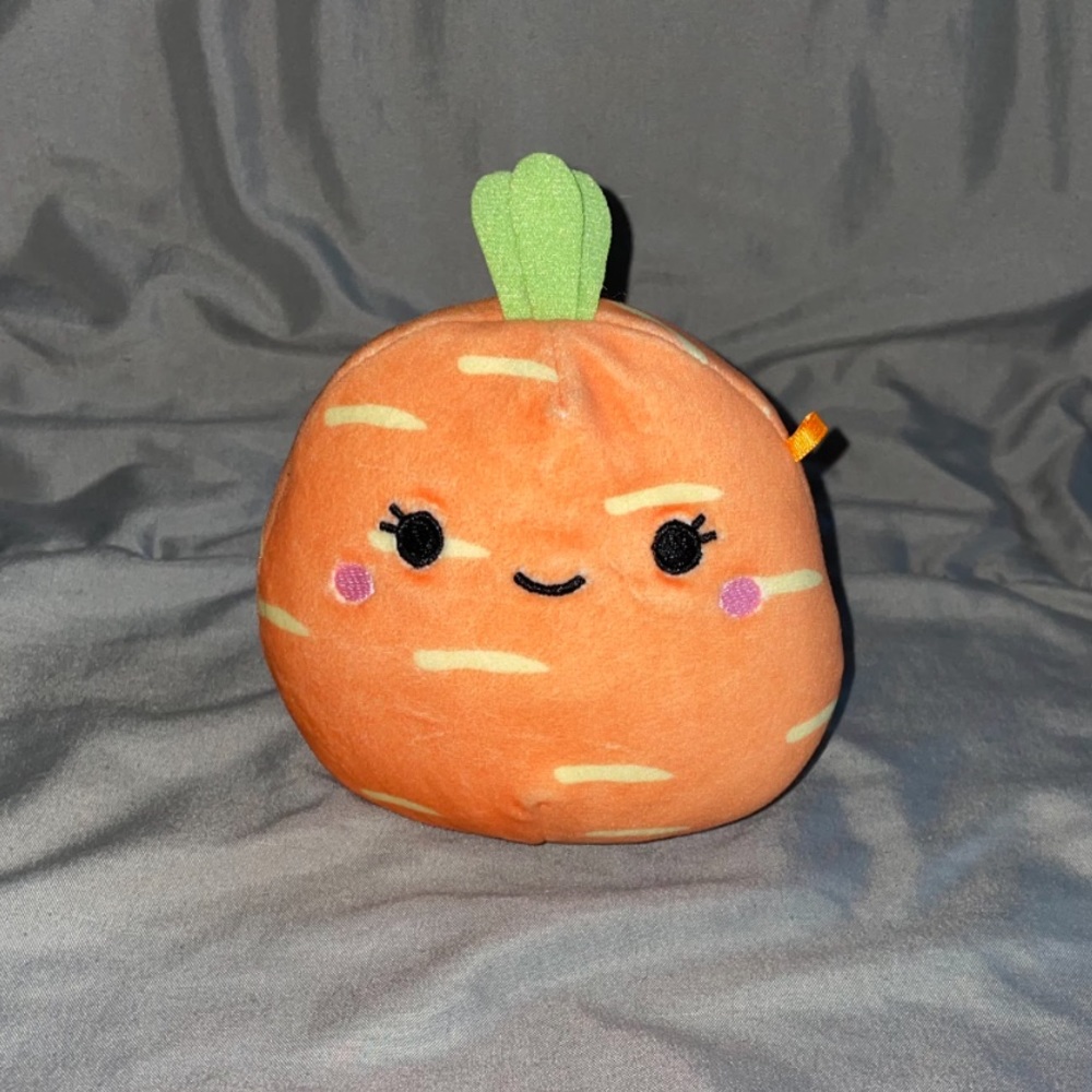 Squishmallow Caroleena carrot